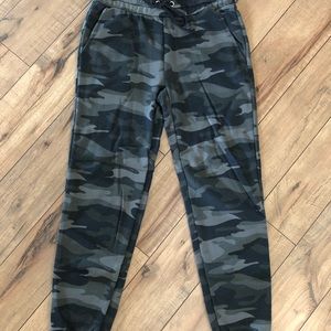 Wild Fable Women’s Camo Jogger NWT